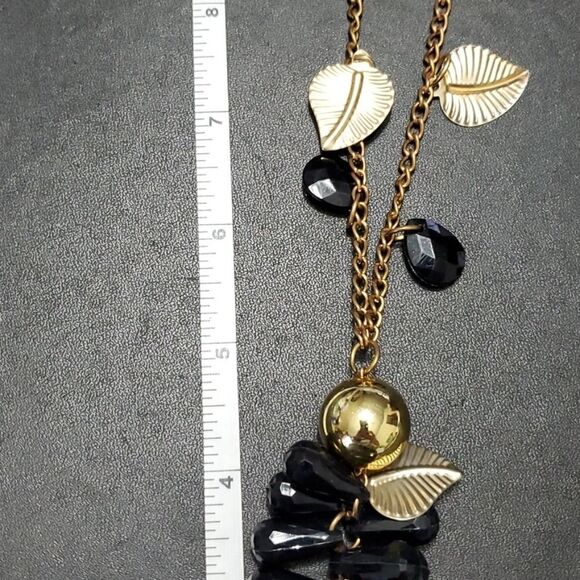 Gold tone necklace with black beads - Picture 8 of 11